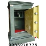 Két sắt bản lề trong K55-BLT