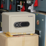 Két Sắt Mini Liberty LB30S Tích Hợp Vân Tay, Mã Số Và App Điện Thoại Thông Minh